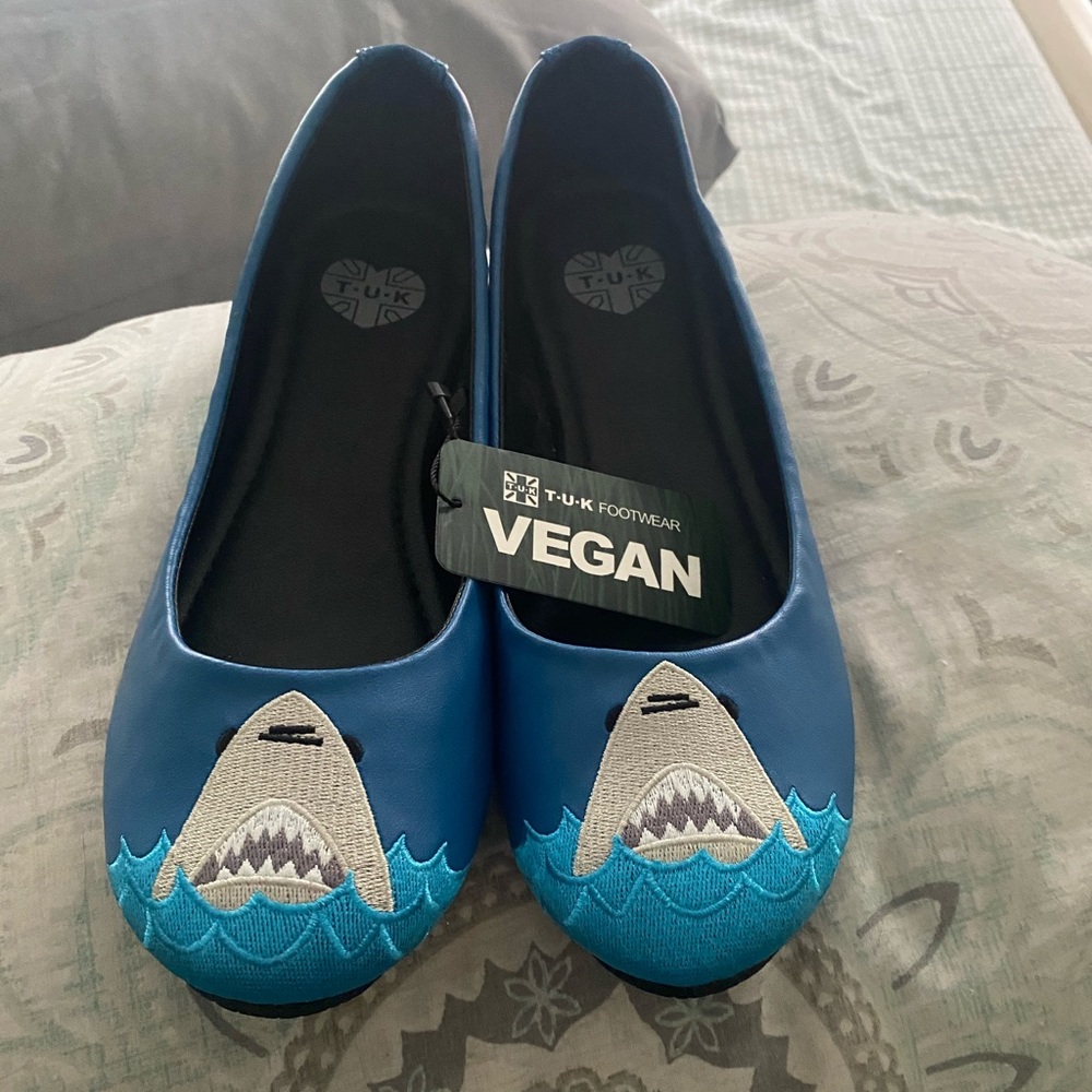 NWT TUKS vegan leather shark ballet flats